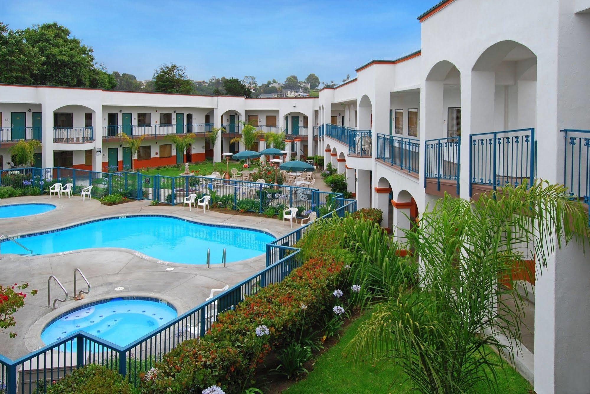 Oxford Pismo Hotel 3*